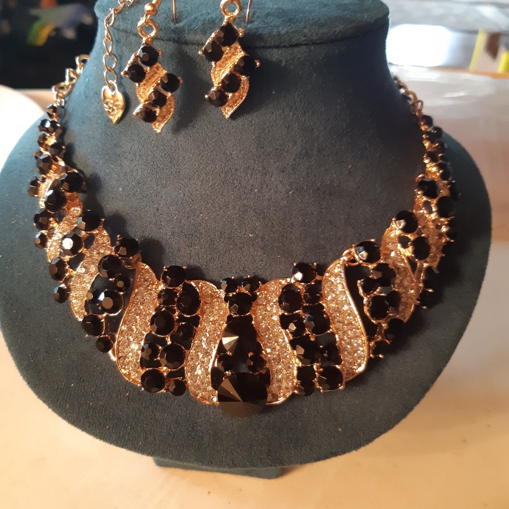 Betsey Johnson necklace and earrings